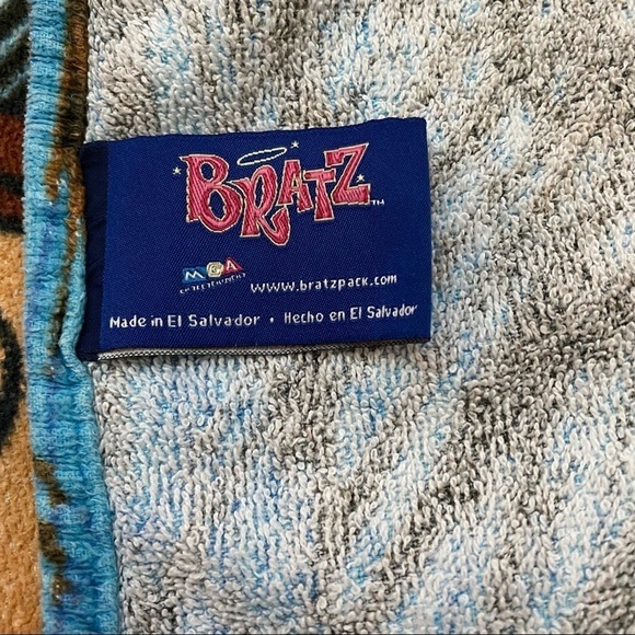 Bratz Dolls 2004 Beach Scene Beach Towel 27”x54” - Picture 3 of 9